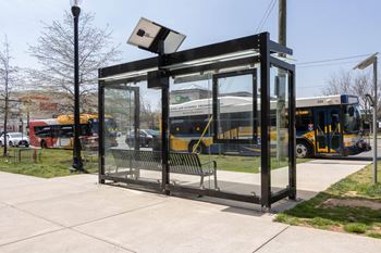 Minutes to van dorn metro station, major highways, on the dash bus route, and within minutes to the airport