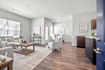 9’ Ceilings throughout