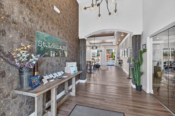 St. Louis apartment for rent - Aventura at Maryland Oaks
