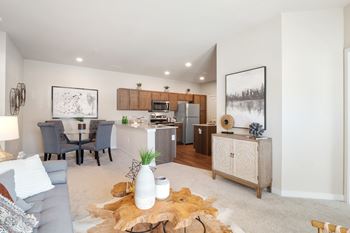9' Ceilings throughout