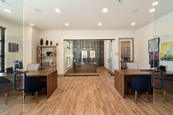  Leasing desks