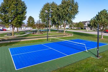 Outdoor sports center: tennis, basketball, badminton, pickleball, horseshoe and shuffleboard