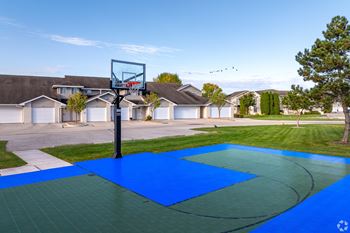 Outdoor sports center: tennis, basketball, badminton, pickleball, horseshoe and shuffleboard
