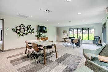 Onsite management & leasing