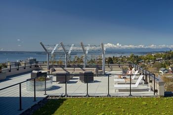 Level 8 lounge - rooftop deck