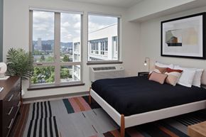 Portland apartment for rent - Expansive Windows