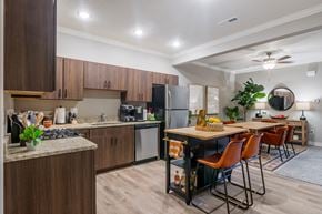Riverside townhouse for rent - Granite Countertops