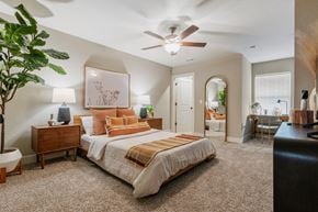 Riverside townhouse for rent - Spacious Bedrooms