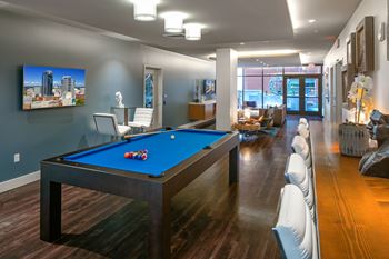 Game room + billiards & big screen tv