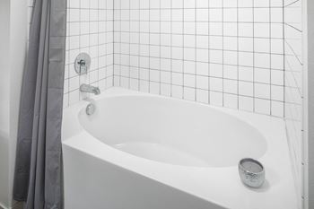 Tub/shower combination