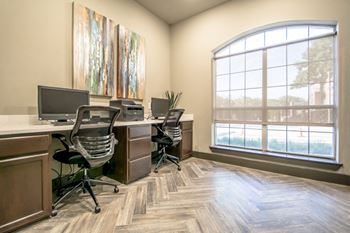 Business center w/ wi-fi