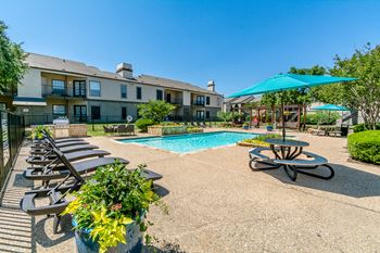 2 Sparkling swimming pools