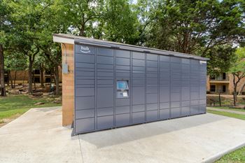 24 Hour access package locker