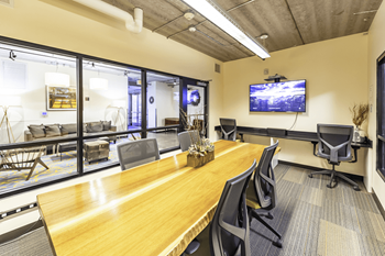 24/7 Business center with computers and wi-fi direct printing