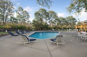 Flushing apartment for rent - the swimming pool at the resort at governors crossing