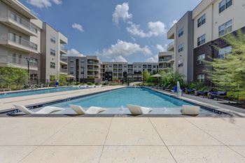 Resort-style pool & sundeck
