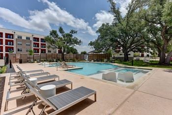 Resort-style pool & sundeck