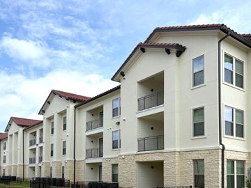 Spring apartment for rent - Northwoods
