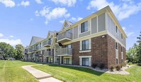Benton Harbor apartment for rent - Attractive apartment building with green courtyard at Briarwood Apartments, Benton Harbor, Michigan