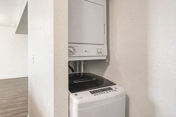 Stackable washer/dryer