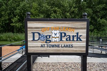 A sign for off the leash dog park 