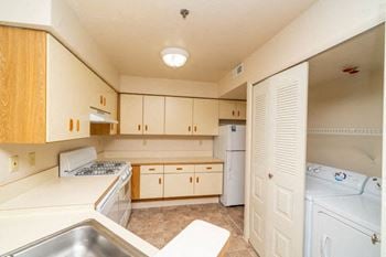 Kitchen with breakfast bar