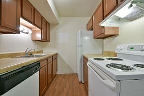 Grand Blanc apartment for rent - Equipped Kitchen at Perry Place, Grand Blanc, 48439