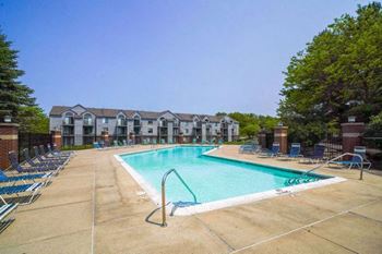 Pool with large sundeck and wi-fi