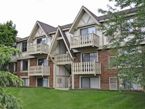 Batavia apartment for rent - Balcony Garden Views at Eastgate Woods Apartments, Batavia, OH