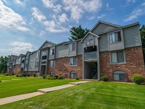 Elkhart apartment for rent - Courtyard With Green Space at Arbor Lakes Apartments, Elkhart, 46516