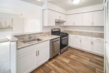 Kitchen with washer/dryer