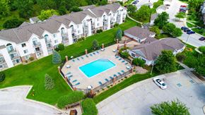 La Vista apartment for rent - Overhead view of Outdoor Pool and Sundeck at Brentwood Park Apartments in La Vista, NE