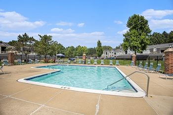 Free wi-fi at pool with large sundeck