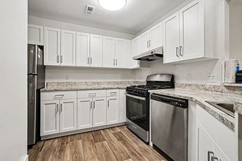Kitchen with breakfast bar