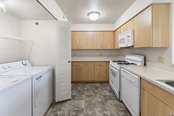 Kitchen with breakfast bar