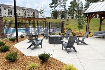 Outdoor firepit lounge
