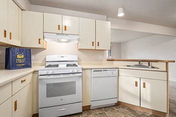 Kitchen with breakfast bar