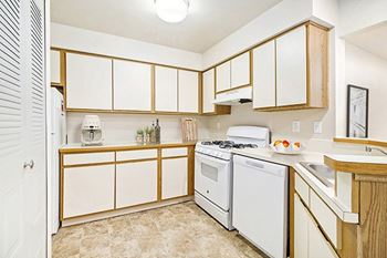 Kitchen with breakfast bar 
