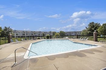Refreshing pool with wi-fi