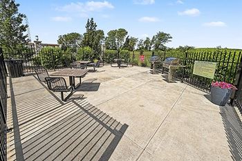 Grilling area with seating