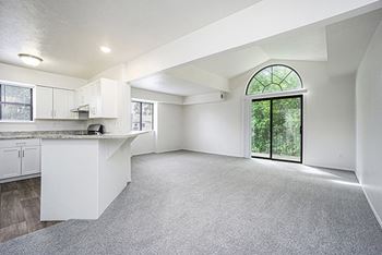 End with oversized living room & extra windows