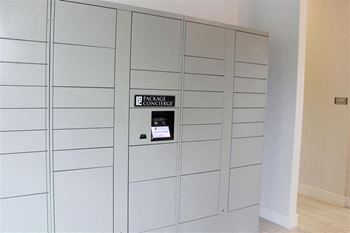 24/7 Access package concierge lockers