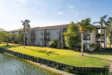 Largo apartment for rent - A row of apartment buildings with a body of water in front.