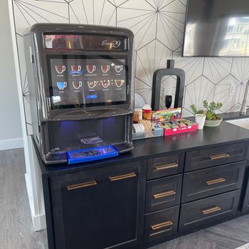 Bean-to-cup style coffee bar