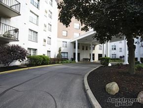Elyria apartment for rent - High Point in the Park drive up near entrance