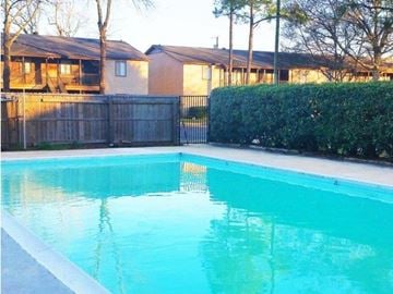 Alexandria apartment for rent - a swimming pool with a house in the background