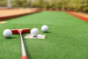 Miniature golf