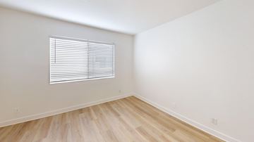 Van Nuys apartment for rent - Chateau Woodley Hart Apartments