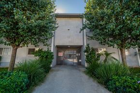 Granada Hills apartment for rent - Front Entry