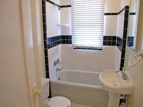 Hollywood apartment for rent - tile bathroom